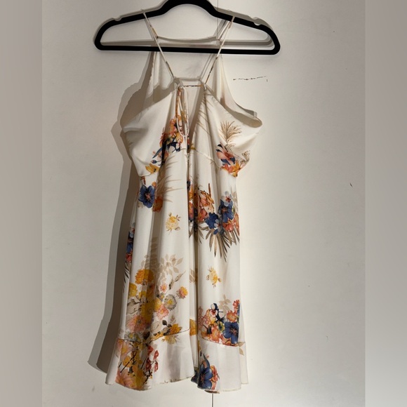 Minimi Floral Dress - Picture 2 of 5